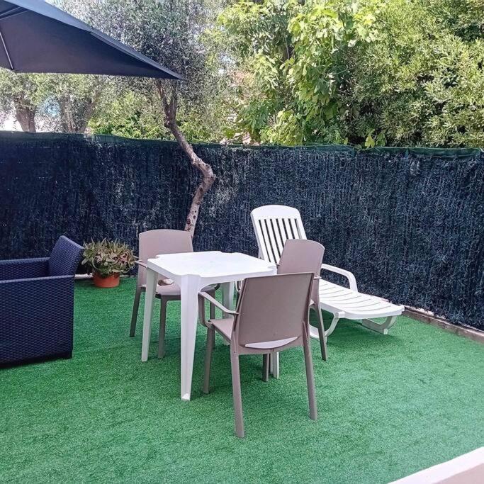 Studio Cosy Terrasse Front Mer Cagnes-sur-Mer Exterior foto